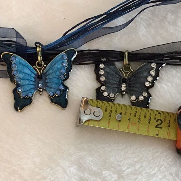 Lot of 3 alloy butterfly necklaces w/cord & ribbn - Picture 6 of 8
